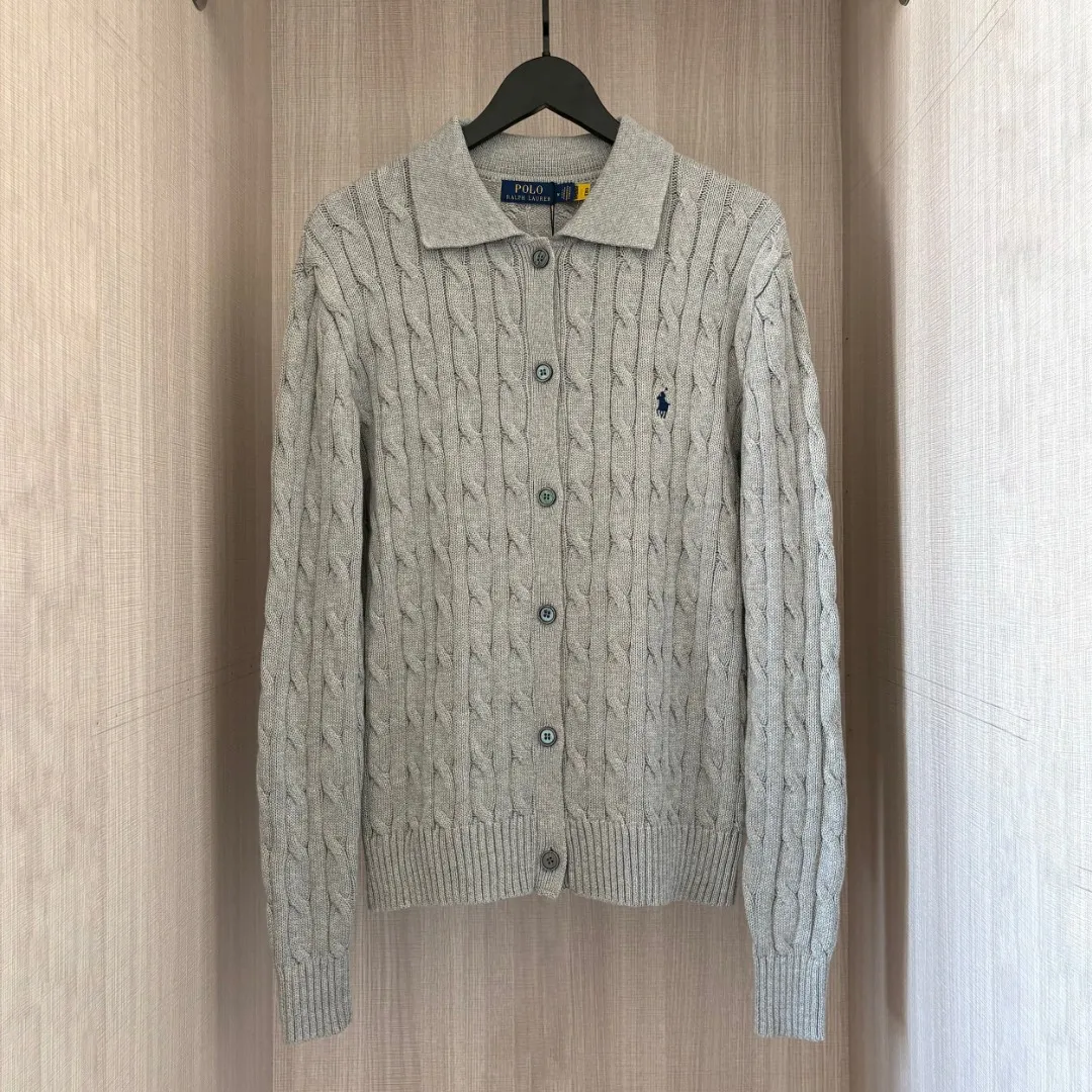 P240 RALPH LAUREN Eleven colors small label embroidered lapel long-sleeved knitted sweater men's and women's couple tops Eleven colors Colors: White Black Navy Blue (Red Label) Navy Blue (White Label) Apricot Gray Pink Red Khaki Blue Dark Red Size: S M L XL Material: Cotton Weight: 680g
